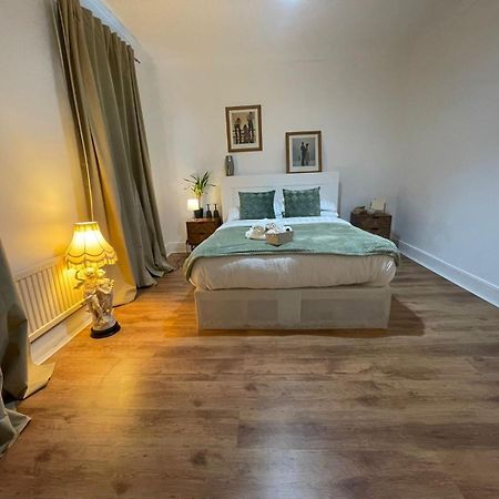 Park View Homestay Barking  Exteriör bild