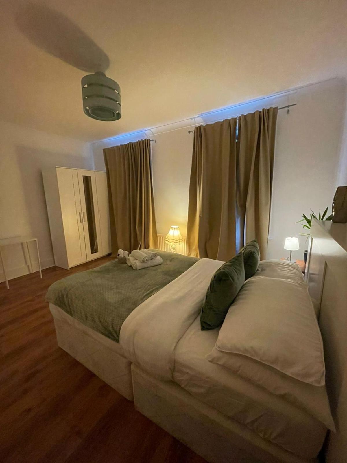 Park View Homestay Barking  Exteriör bild