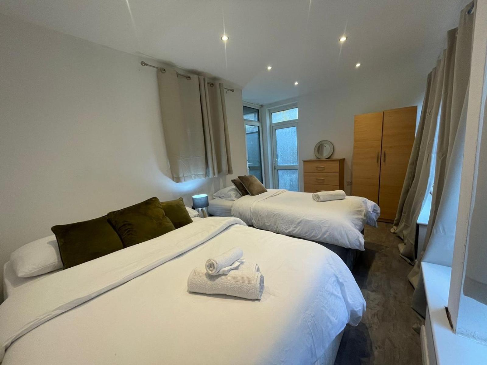 Park View Homestay Barking  Exteriör bild