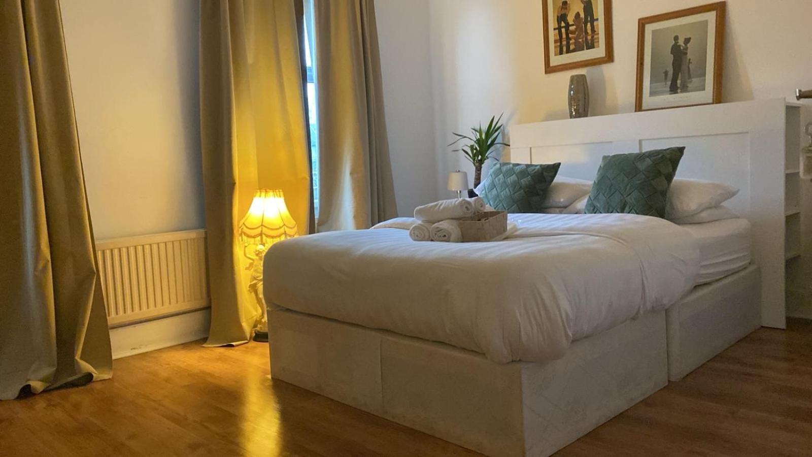 Park View Homestay Barking  Exteriör bild