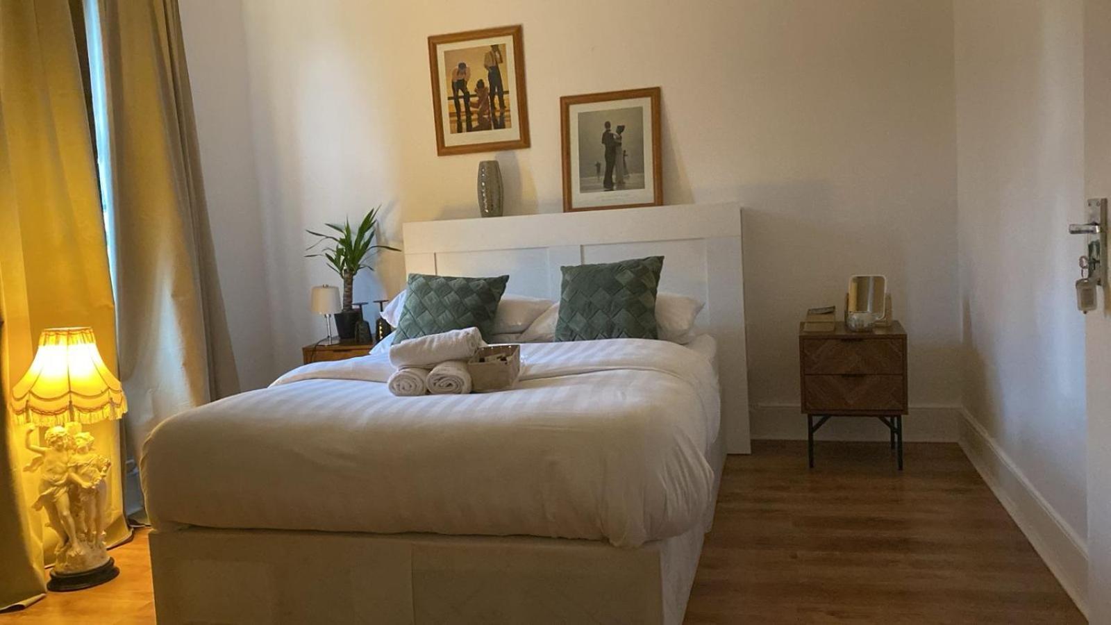 Park View Homestay Barking  Exteriör bild